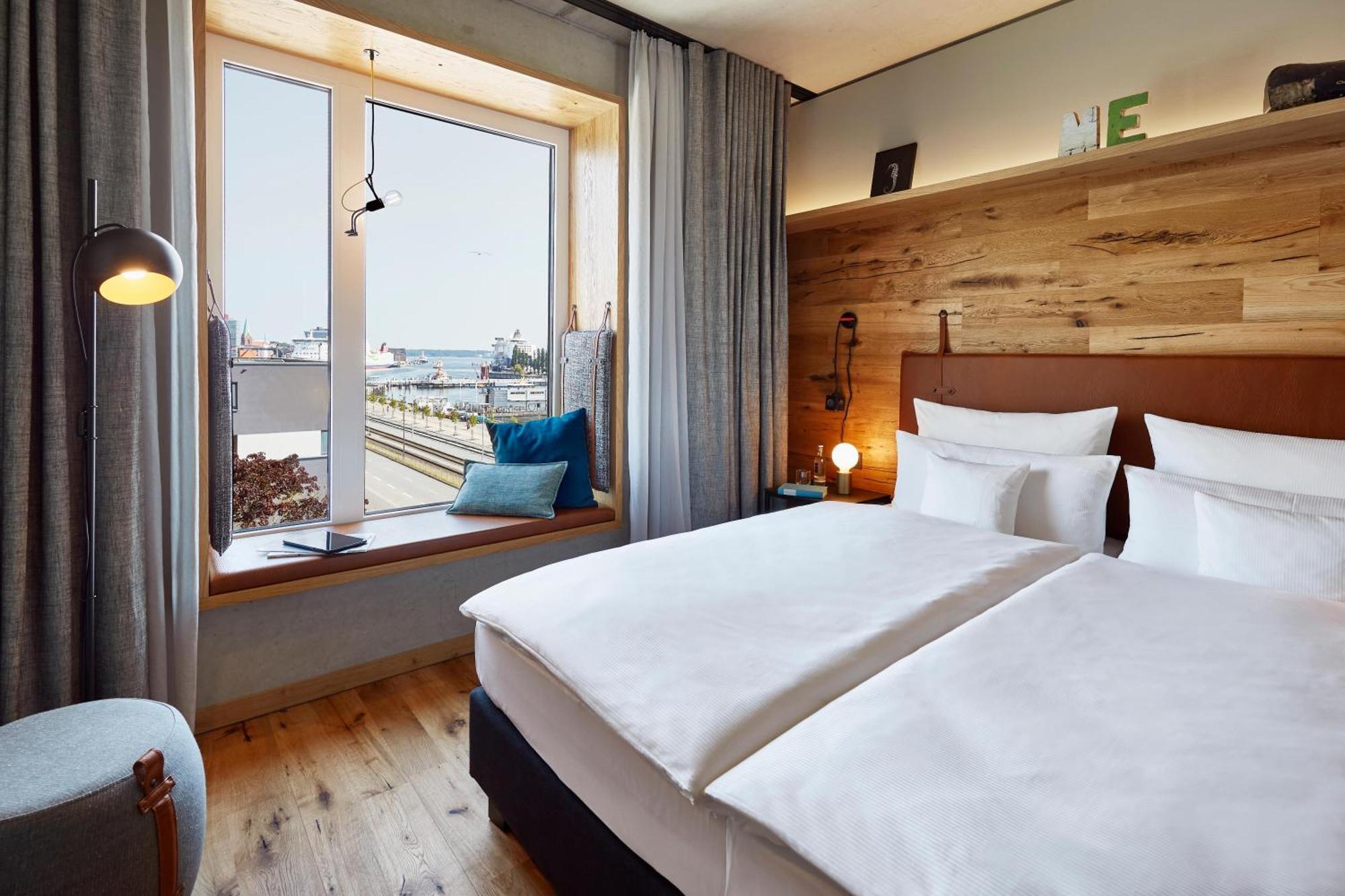 King Room Harbour View,1771234154:JPEG